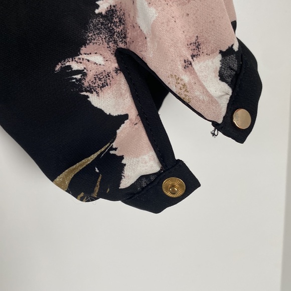 Dynamite Floral V-Neck Blouse with Choker - Picture 13 of 14